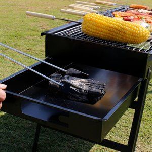 Outdoor portable barbecue grill